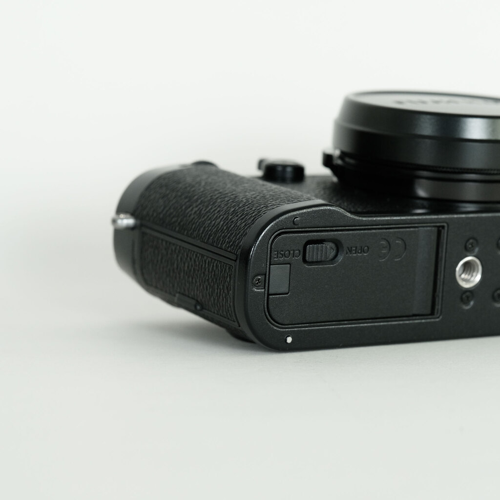 FUJIFILM X100F ブラック