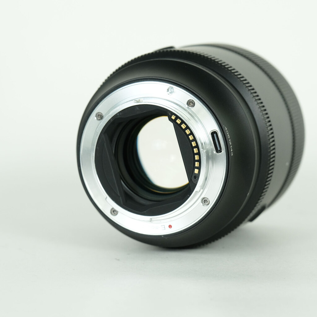 SIRUI AURORA 85mm F1.4 [ソニーE用]の出品 | ONE SCENE（ワンシーン）