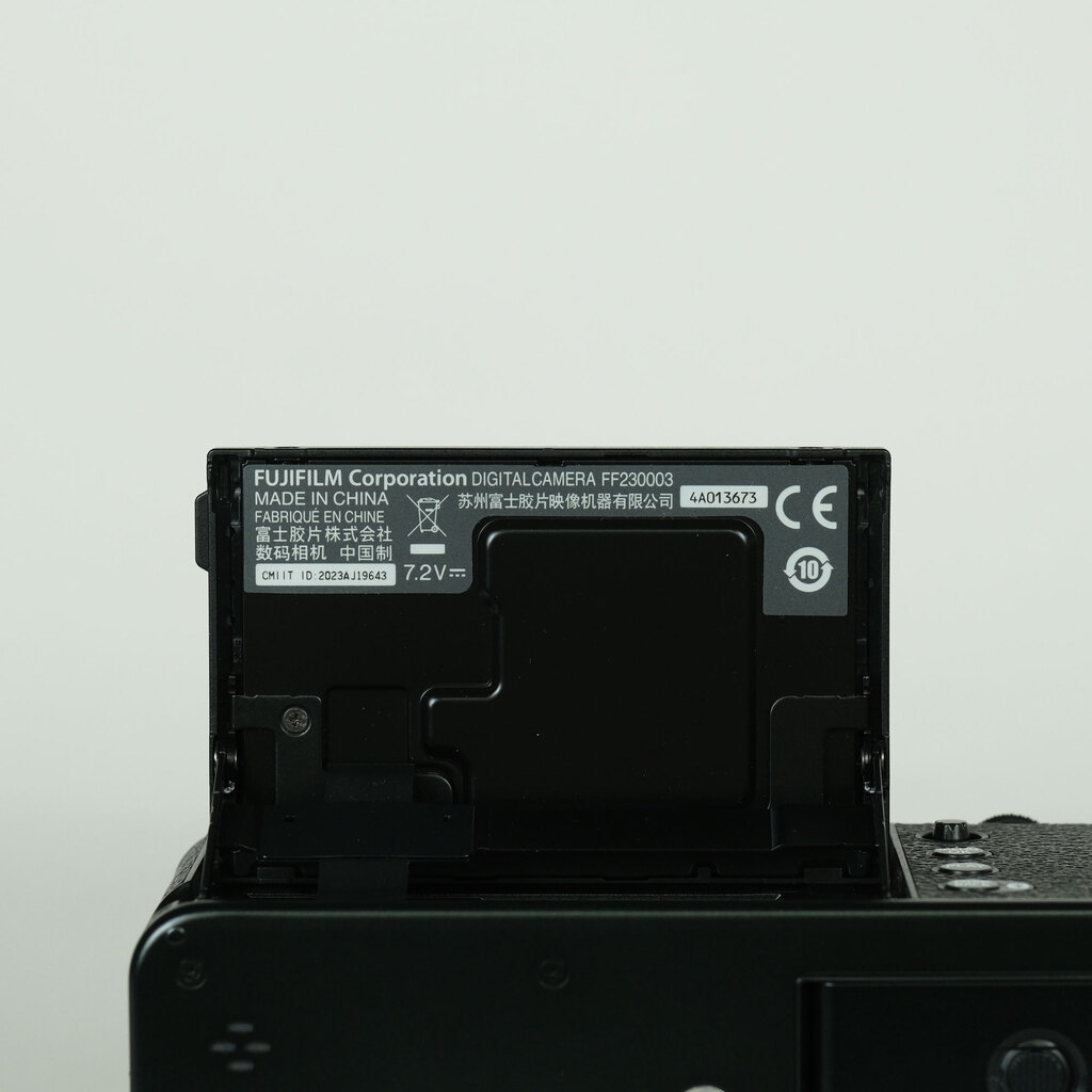 FUJIFILM X100VIの出品 | ONE SCENE（ワンシーン）