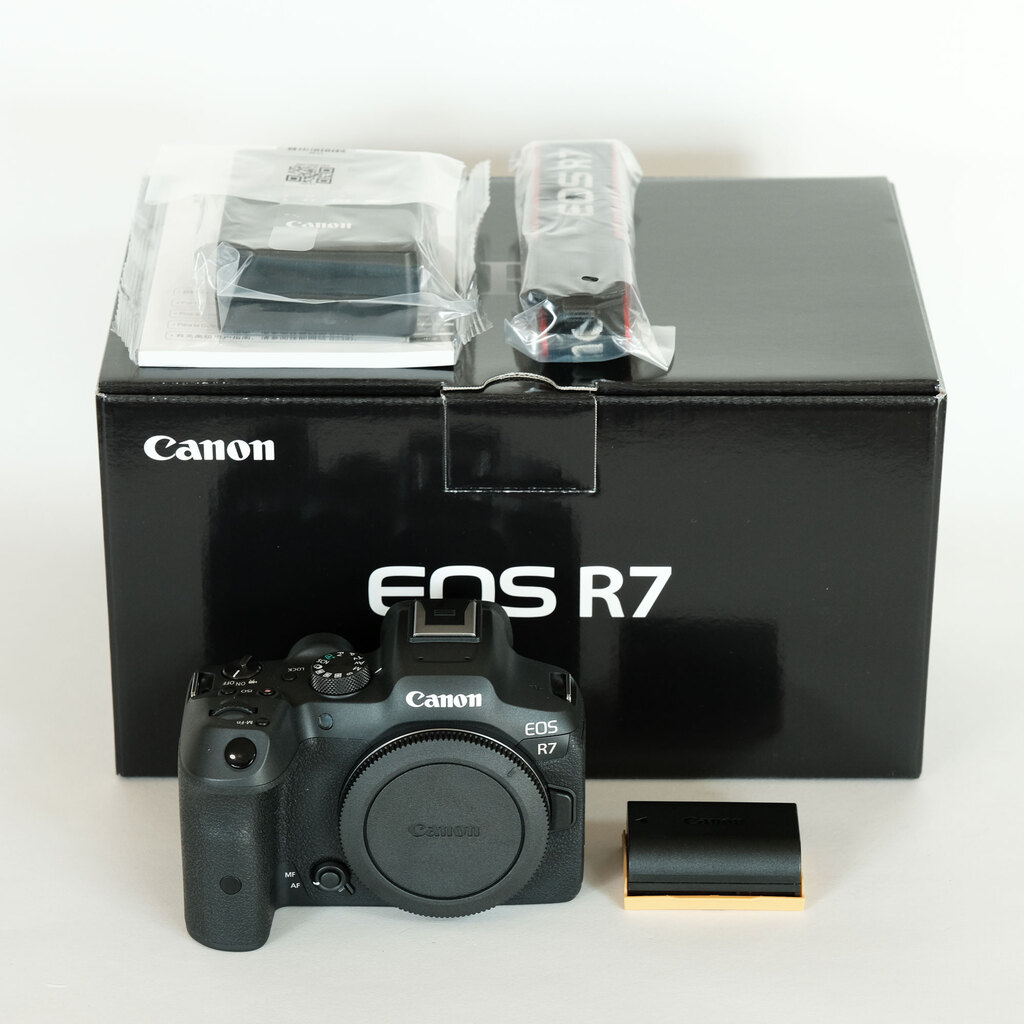 Canon EOS R7