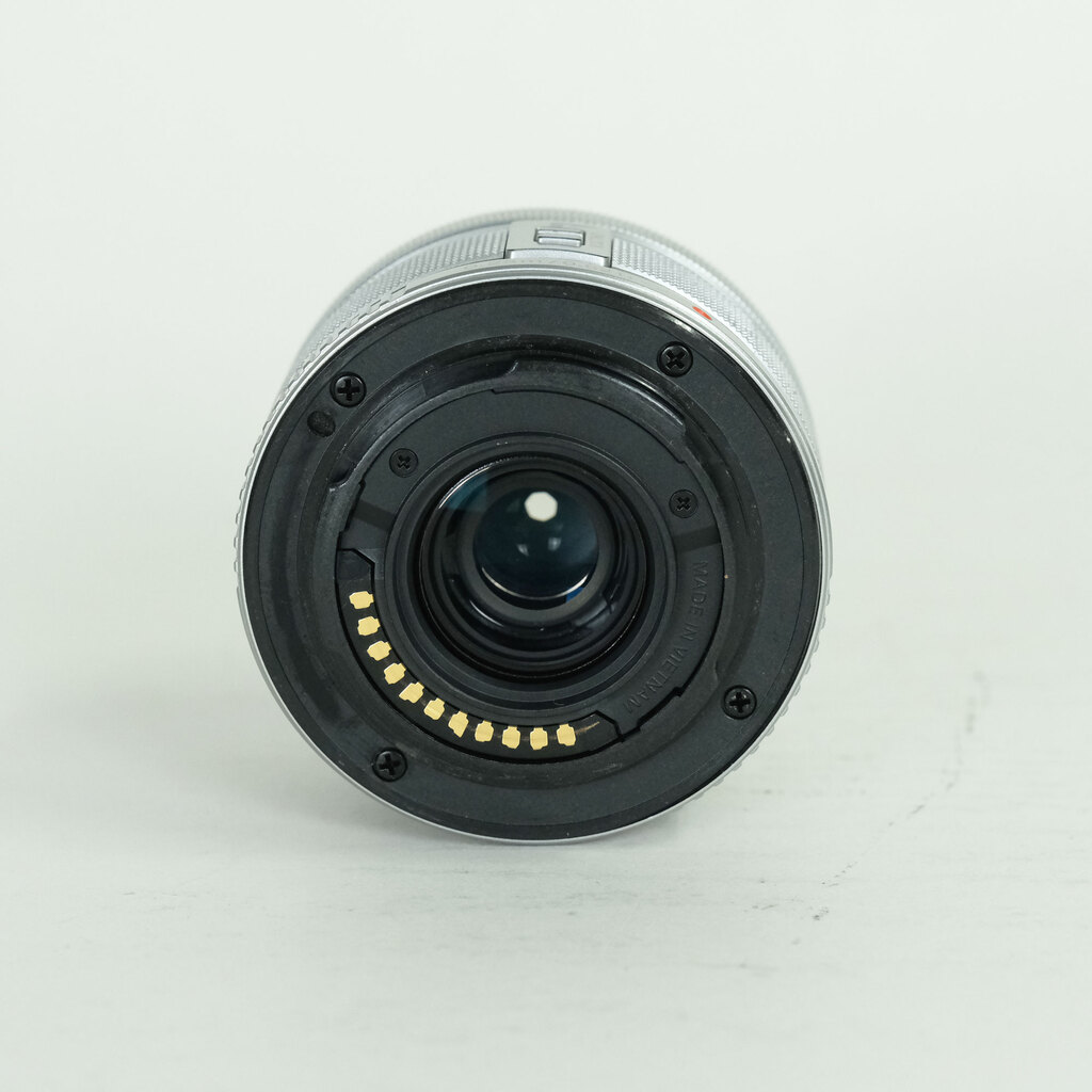 OLYMPUS M.ZUIKO DIGITAL 14-42mm F3.5-5.6IIR シルバー OLYMPUS M.ZUIKO DIGITAL 14-42mm F3.5-5.6IIR シルバー