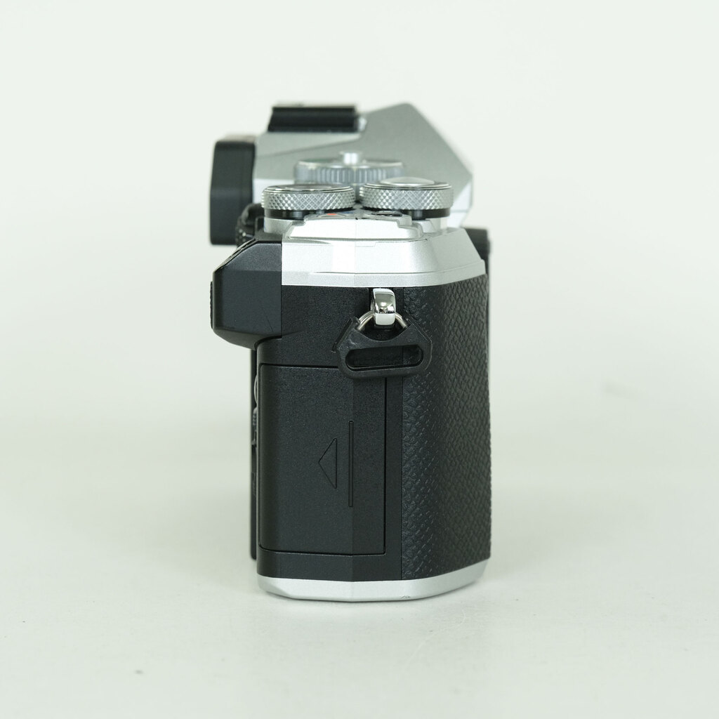 OLYMPUS OM-D E-M5 Mark III