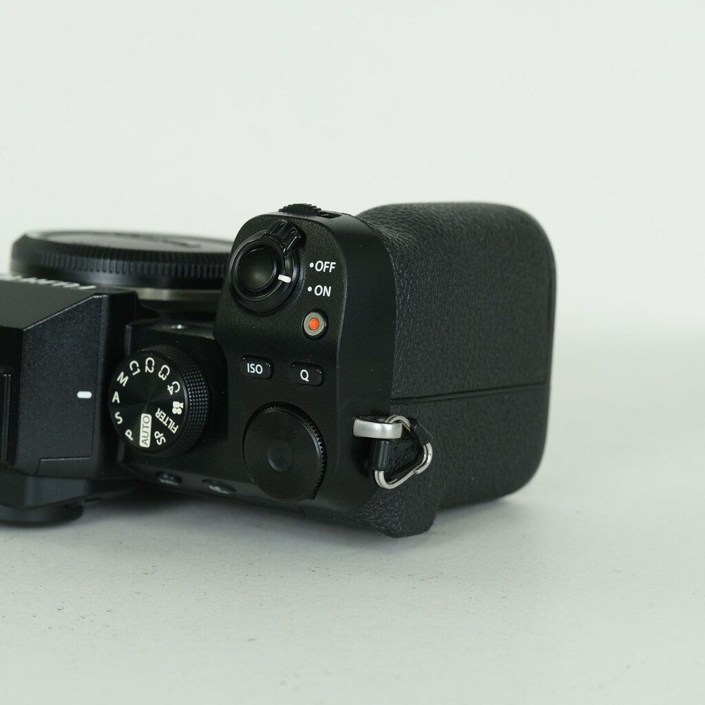 FUJIFILM X-S10