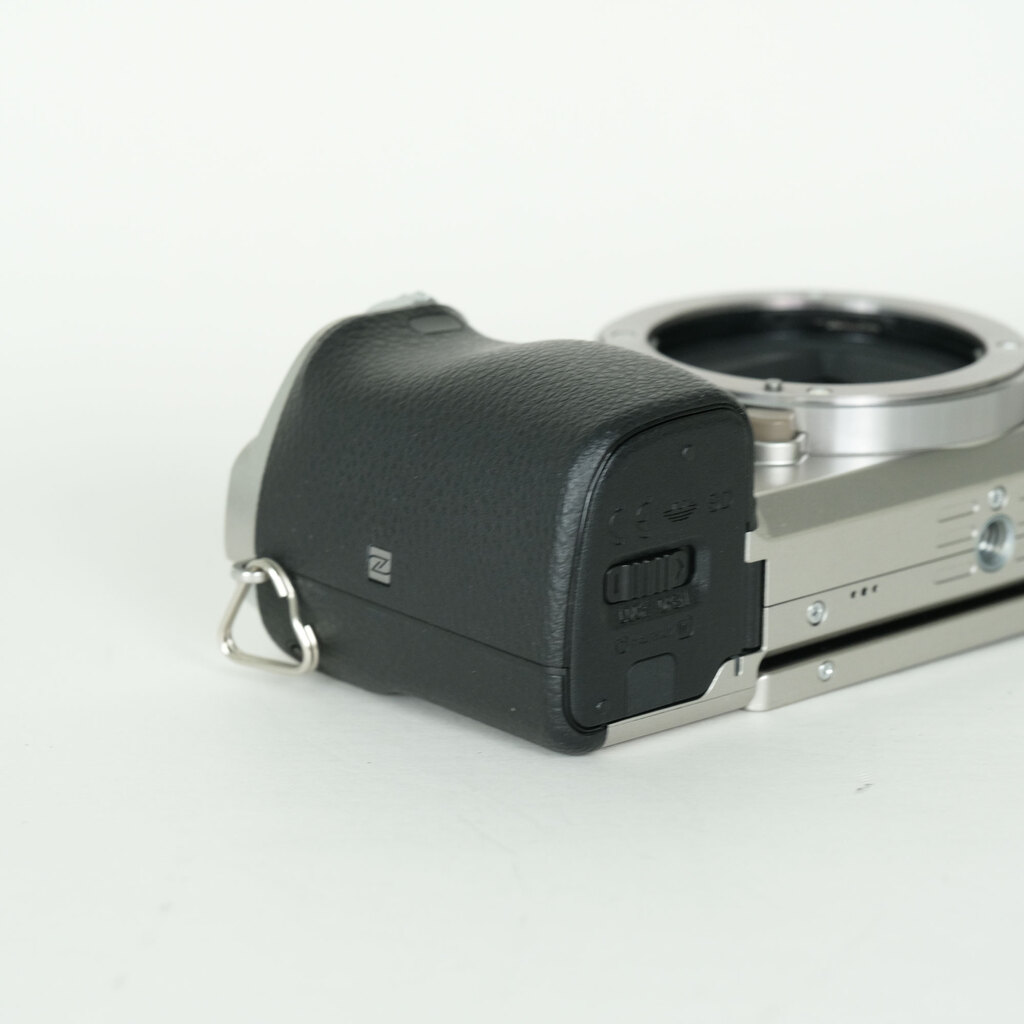 SONY α6000（ILCE-6000）の出品 | ONE SCENE（ワンシーン）