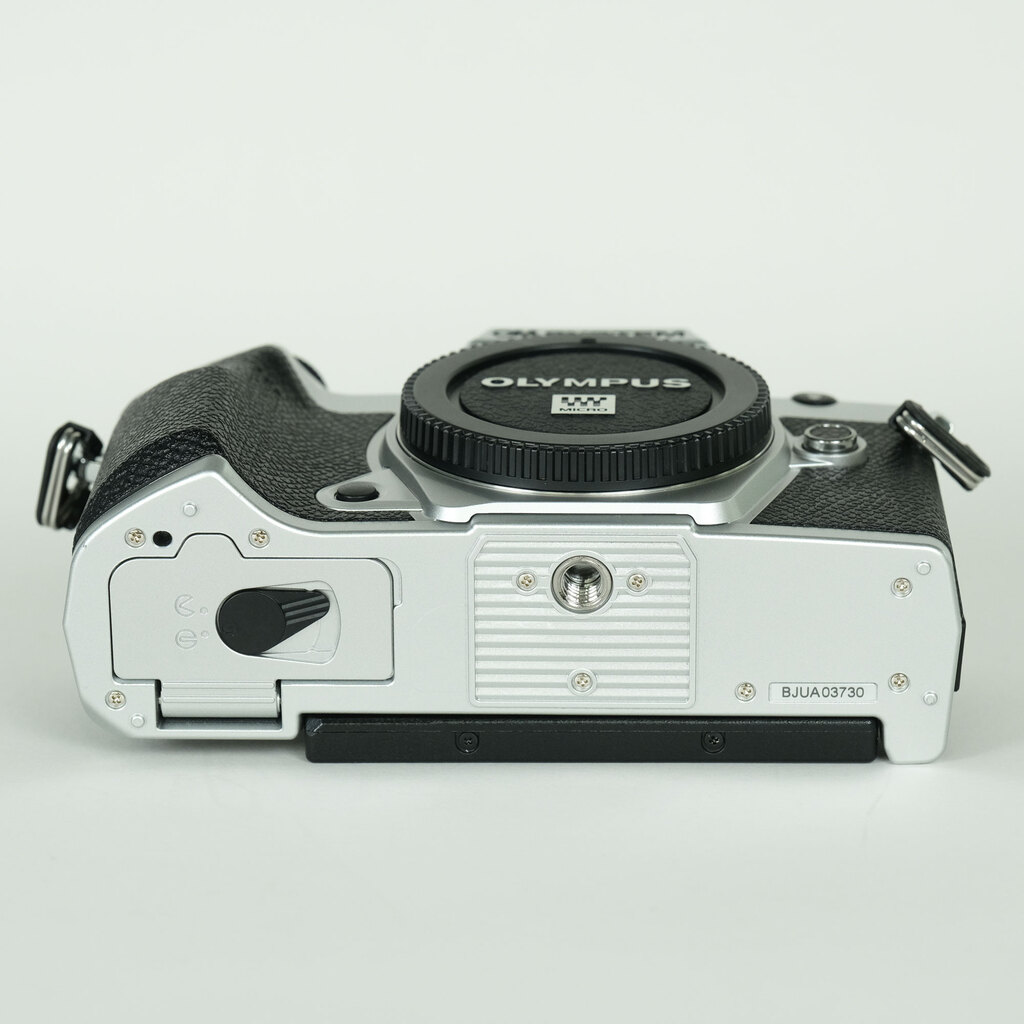 OM SYSTEM OM-5 Mark II ボディ シルバー