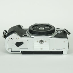 OM SYSTEM OM-5 Mark II ボディ シルバー