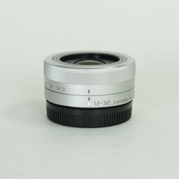 Panasonic LUMIX G VARIO 12-32mm / F3.5-5.6 ASPH. / MEGA O.I.S.