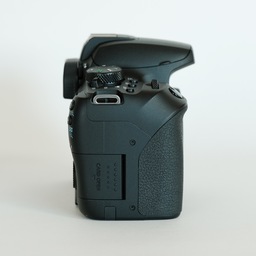 Canon EOS Kiss X10i