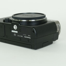 Panasonic LUMIX DC-S9 Panasonic LUMIX DC-S9