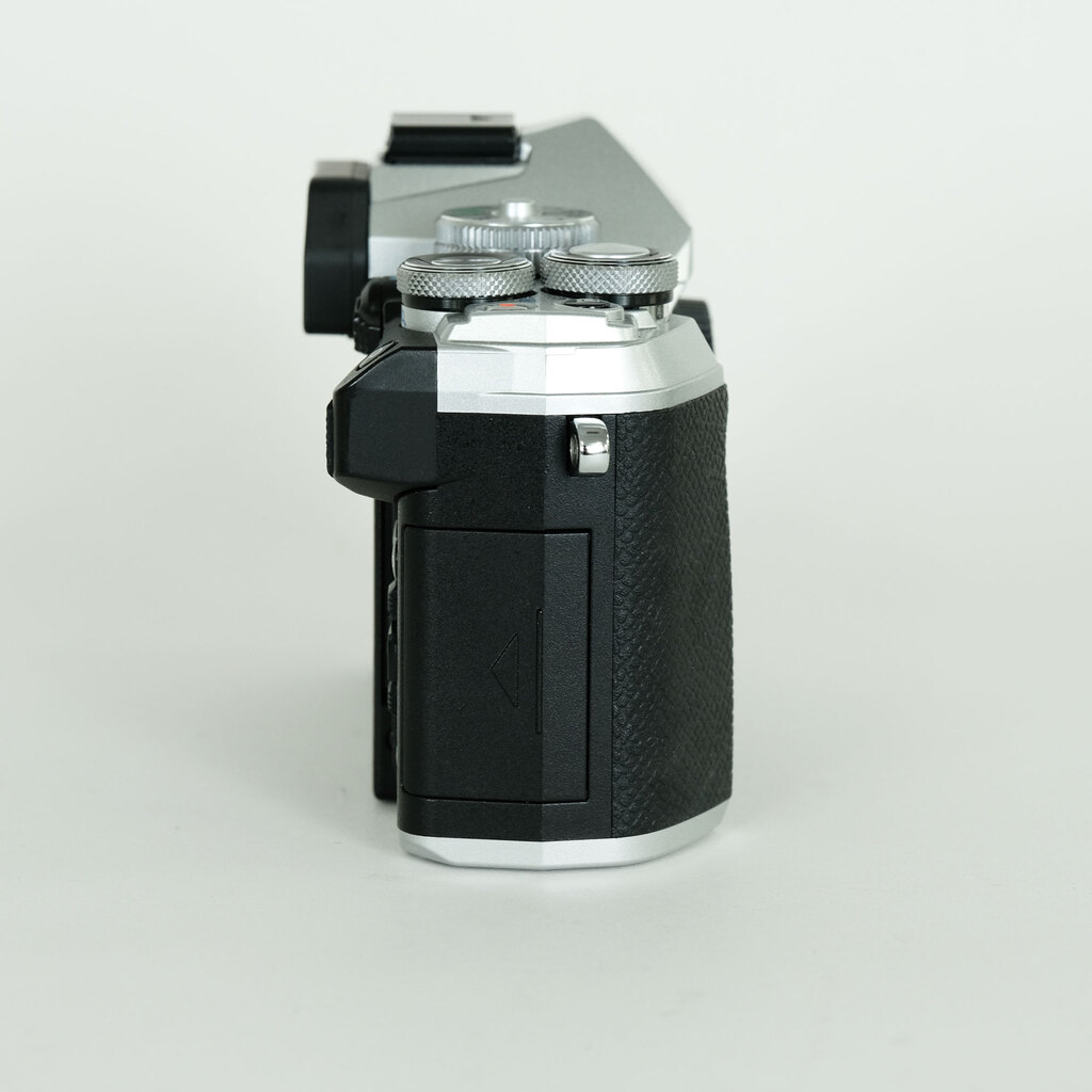 OLYMPUS OM-D E-M5 Mark III