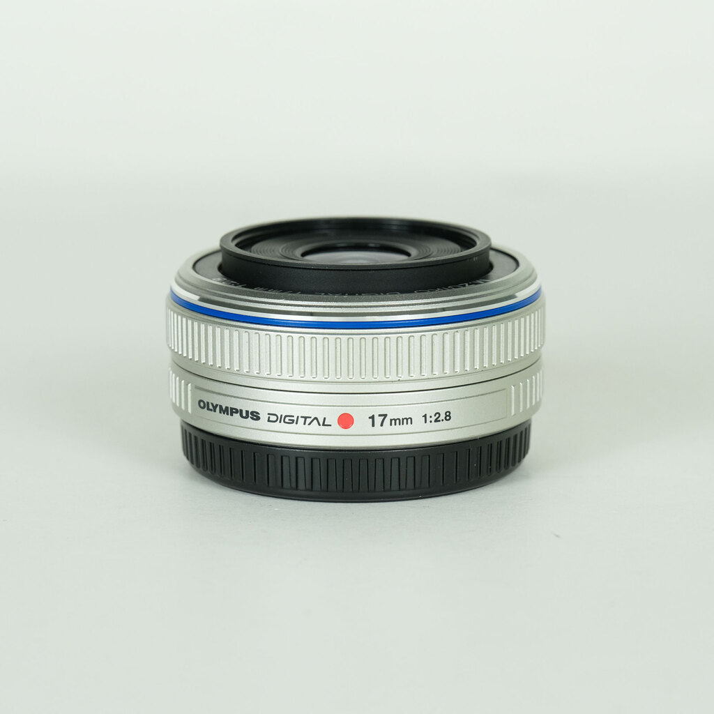OLYMPUS M.ZUIKO DIGITAL 17mm F2.8 シルバー