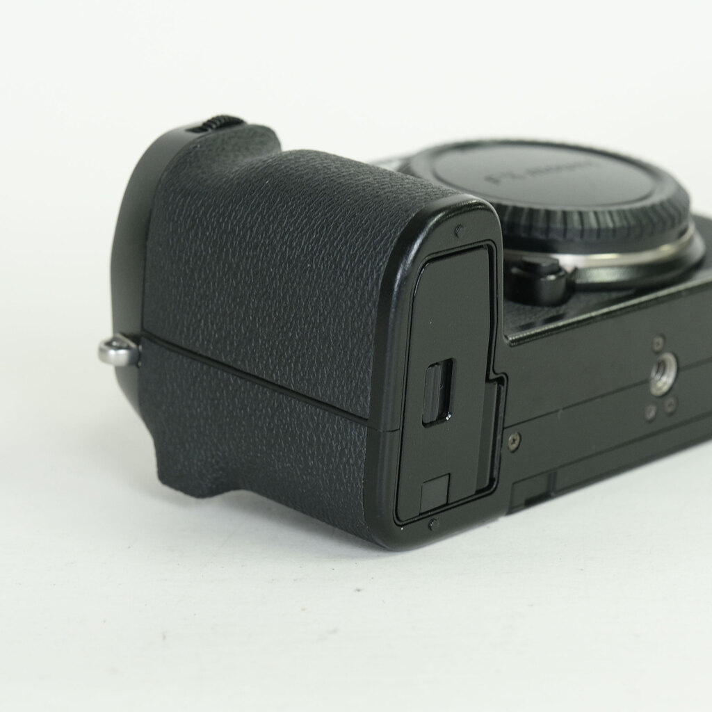 FUJIFILM X-S10