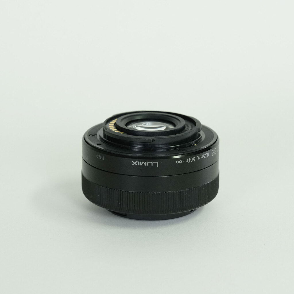 Panasonic LUMIX G VARIO 12-32mm / F3.5-5.6 ASPH. / MEGA O.I.S.