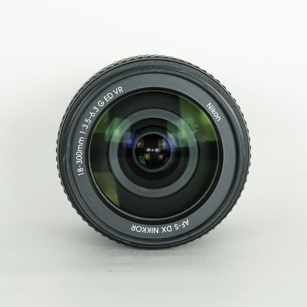 Nikon AF-S DX NIKKOR 18-300mm f/3.5-6.3G ED VR