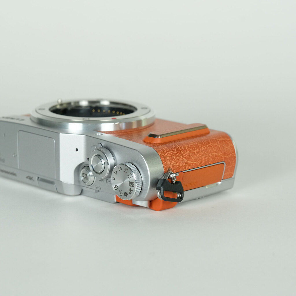 Panasonic LUMIX DC-GF90 ボディ オレンジ