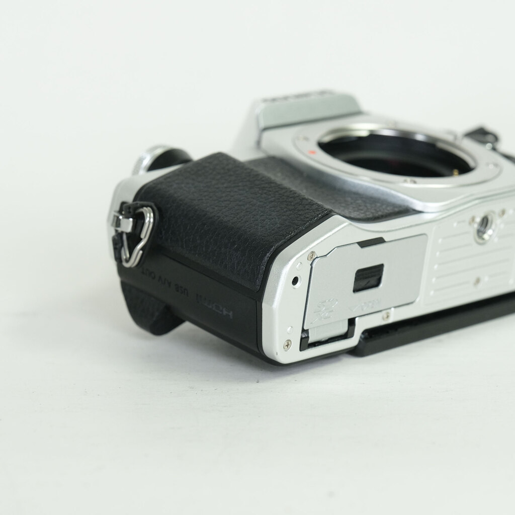 OLYMPUS OM-D E-M10 Mark II