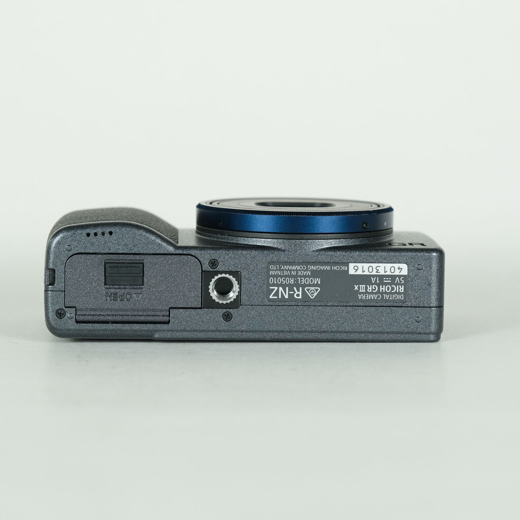 RICOH GR IIIx Urban Editionの出品 | ONE SCENE（ワンシーン）