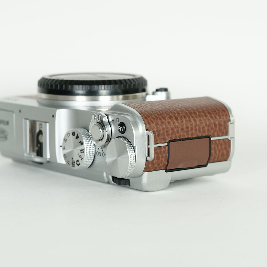 FUJIFILM X-A1 ボディ ブラウン