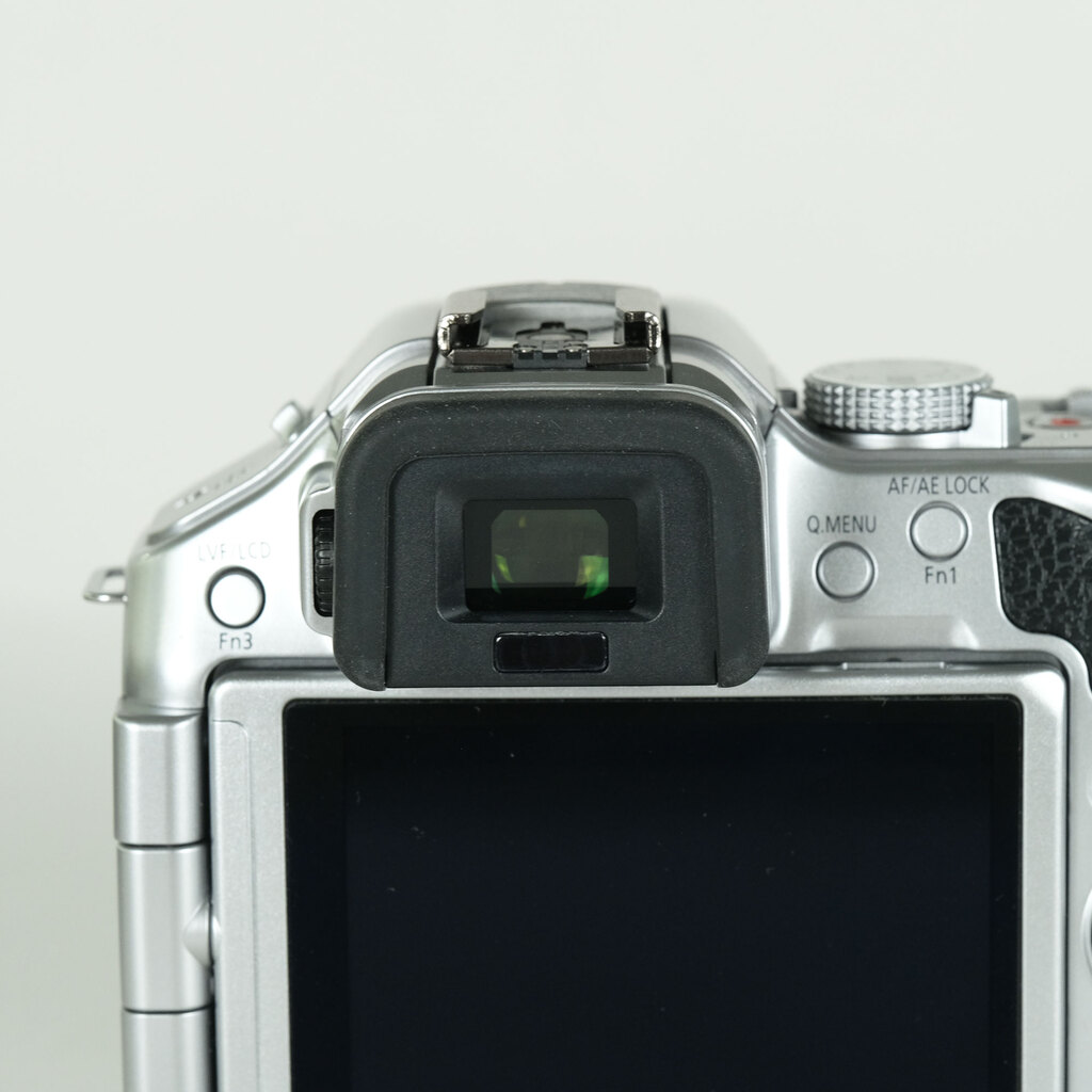 Panasonic LUMIX DMC-G5-S ボディ ソリッドシルバーの出品 | ONE SCENE