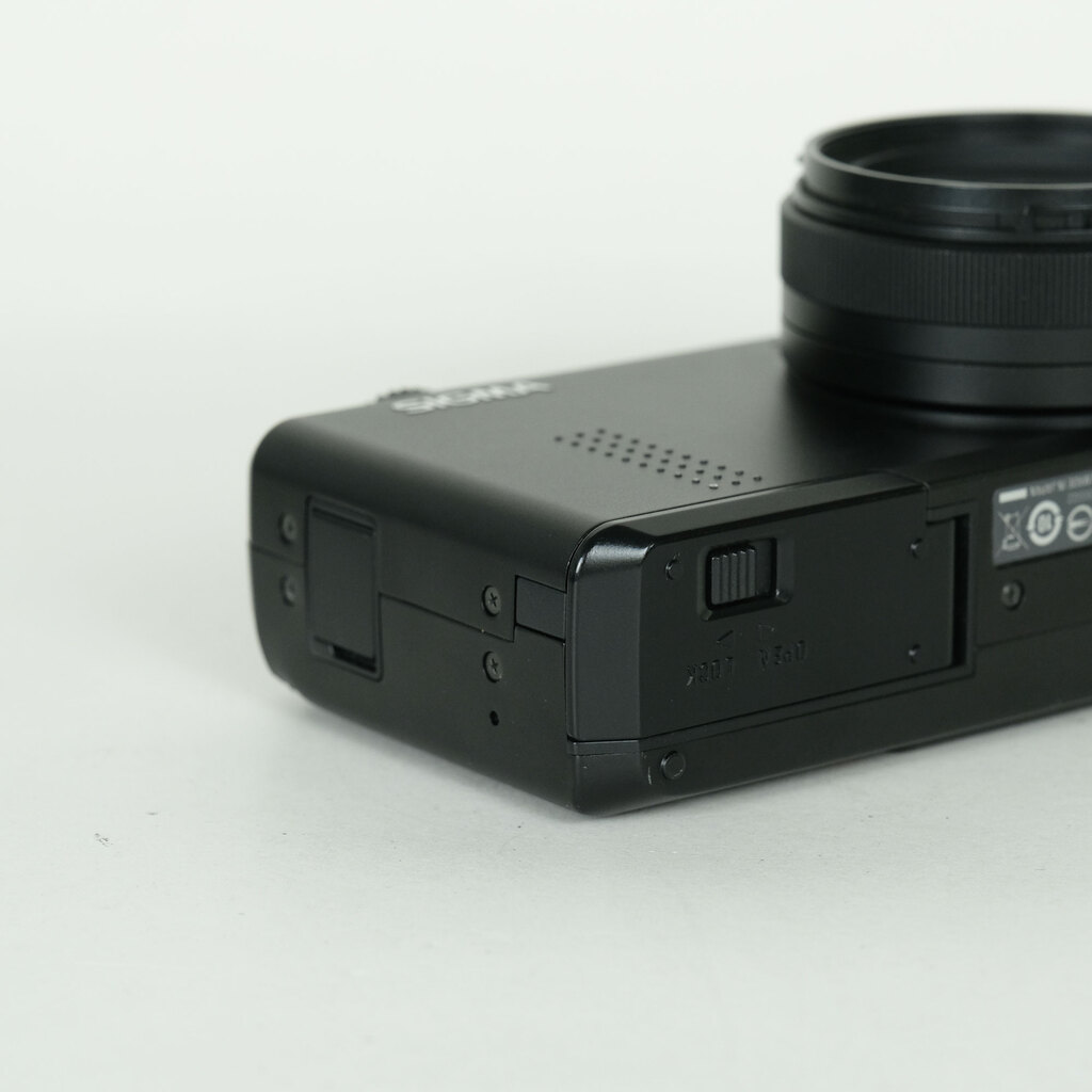 やや訳あり品 SIGMA DP2 merrill SIGMA DP2 Merrillの出品 | ONE SCENE（ワンシーン）