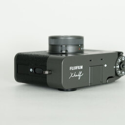 FUJIFILM X half X-HF1
