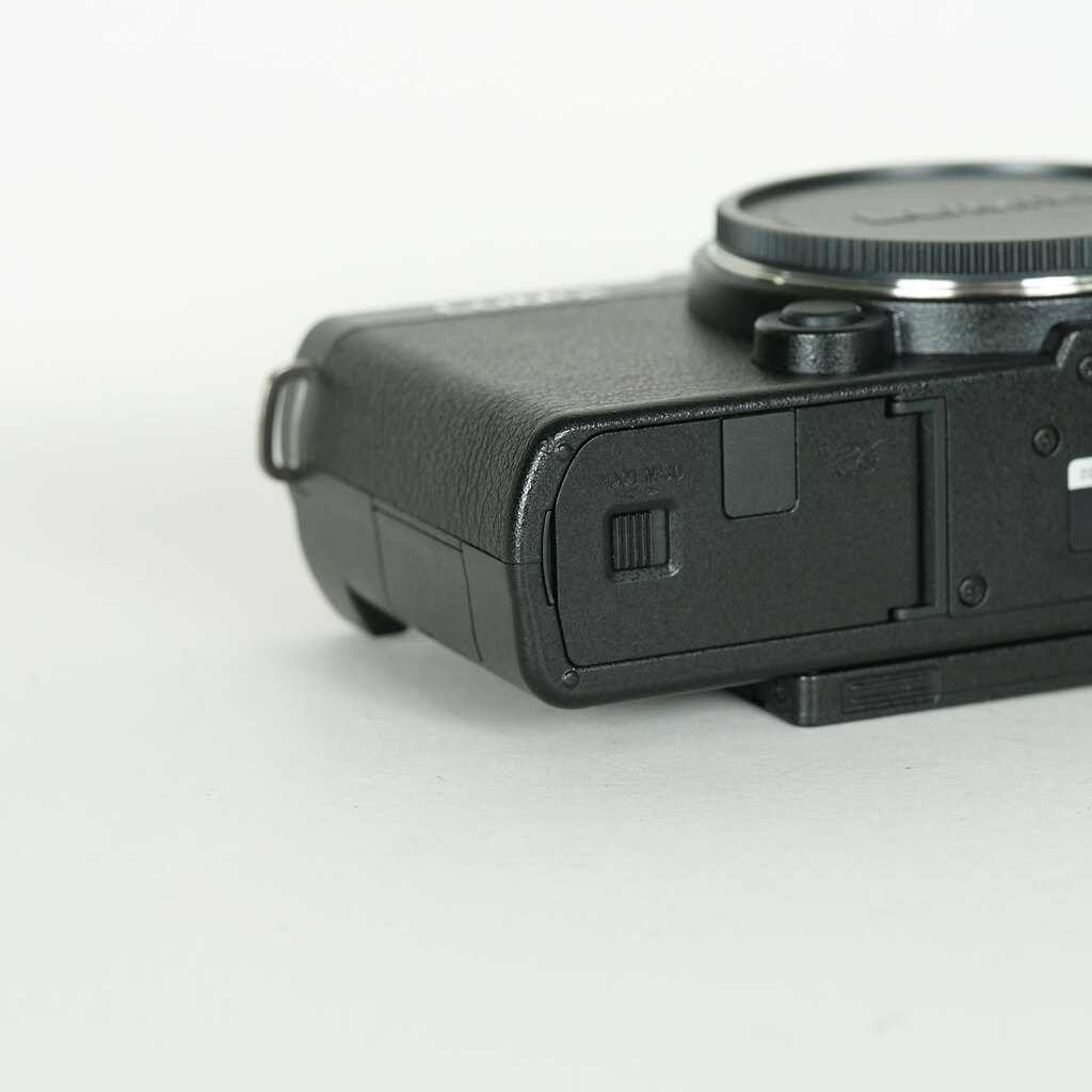 Panasonic LUMIX DC-S9