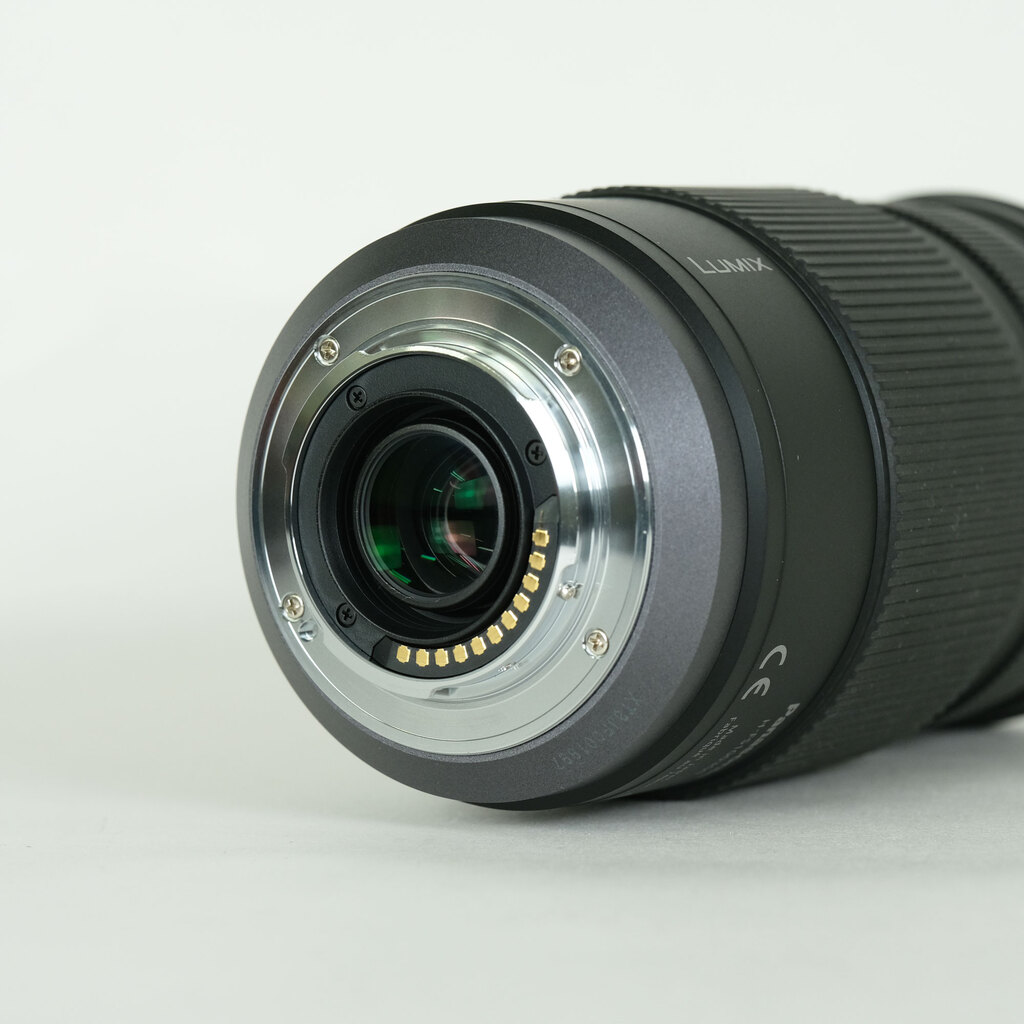 Panasonic LUMIX G VARIO 100-300mm / F4.0-5.6 / POWER O.I.S.