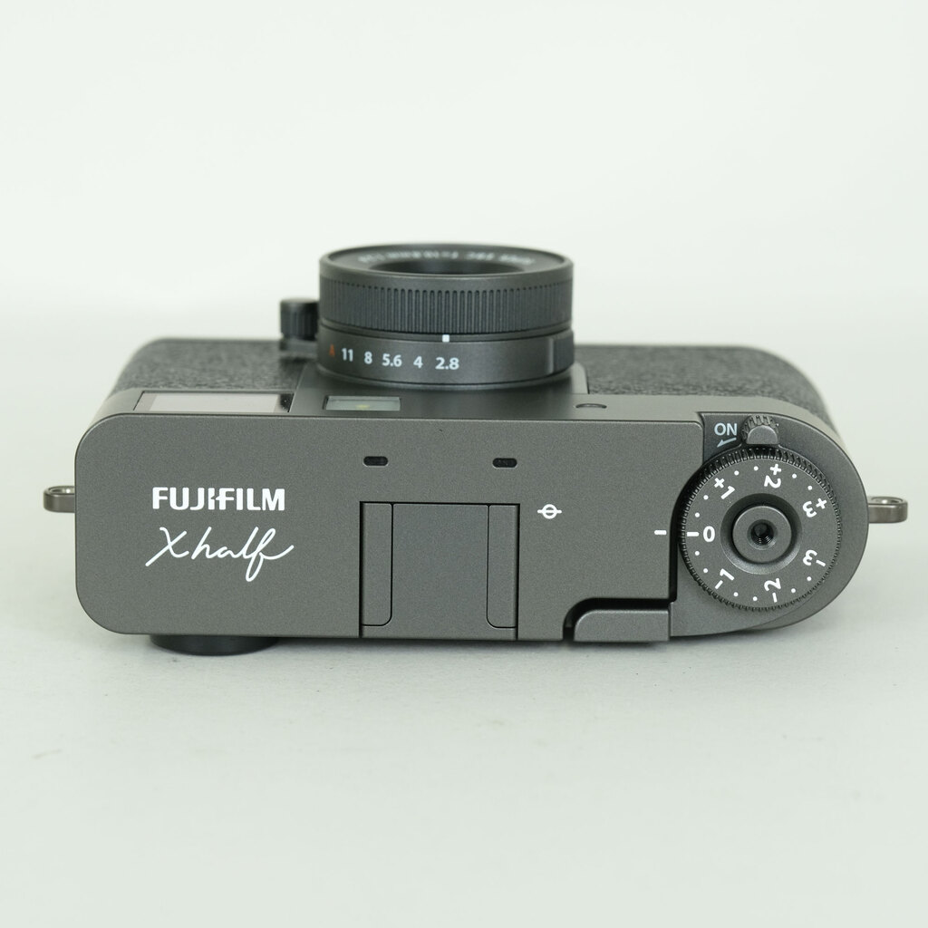 FUJIFILM X half X-HF1