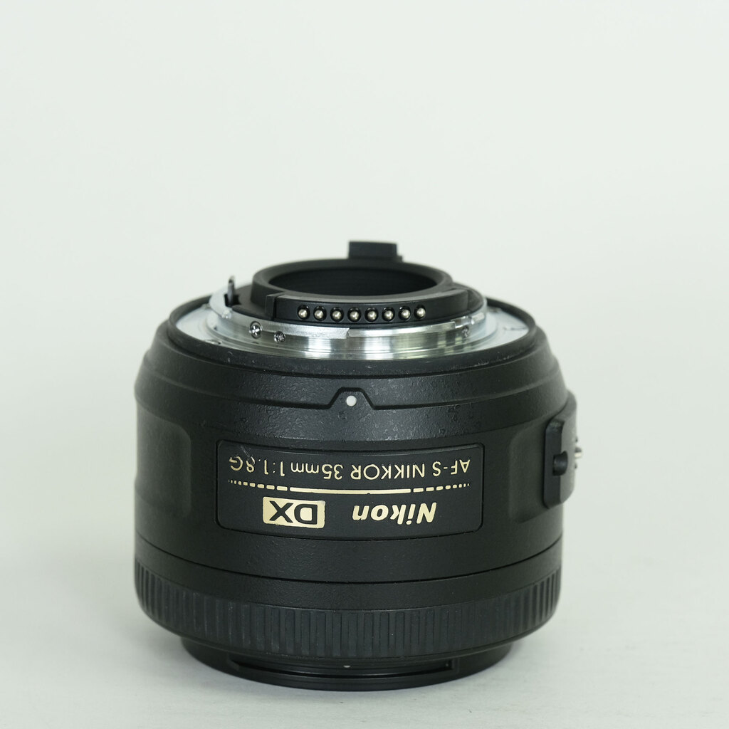 Nikon AF-S DX NIKKOR 35mm f/1.8G Nikon AF-S DX NIKKOR 35mm f/1.8G