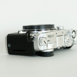 OLYMPUS PEN-F