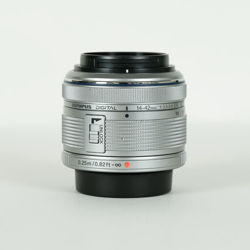 OLYMPUS M.ZUIKO DIGITAL 14-42mm F3.5-5.6IIR シルバー