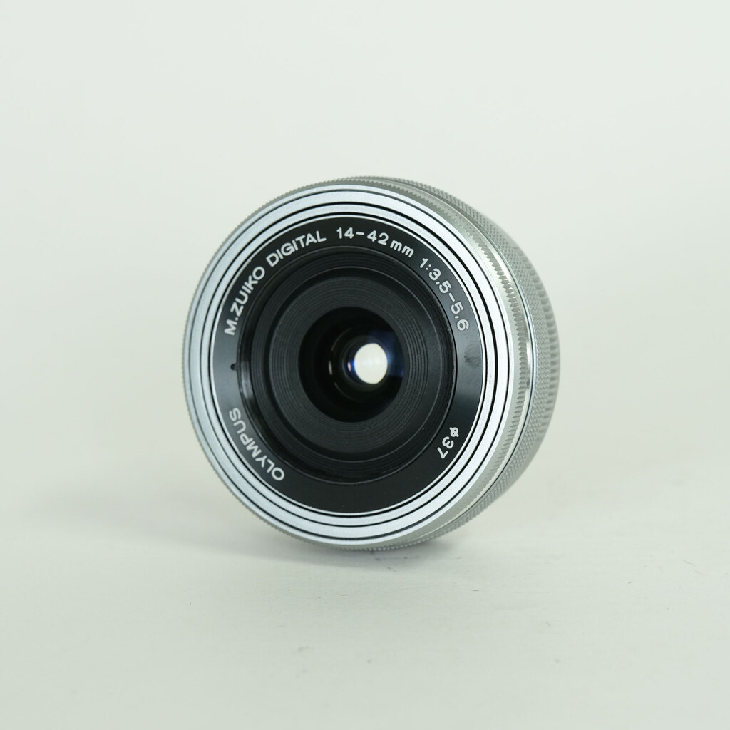 OLYMPUS M.ZUIKO DIGITAL ED 14-42mm F3.5-5.6 EZ シルバー