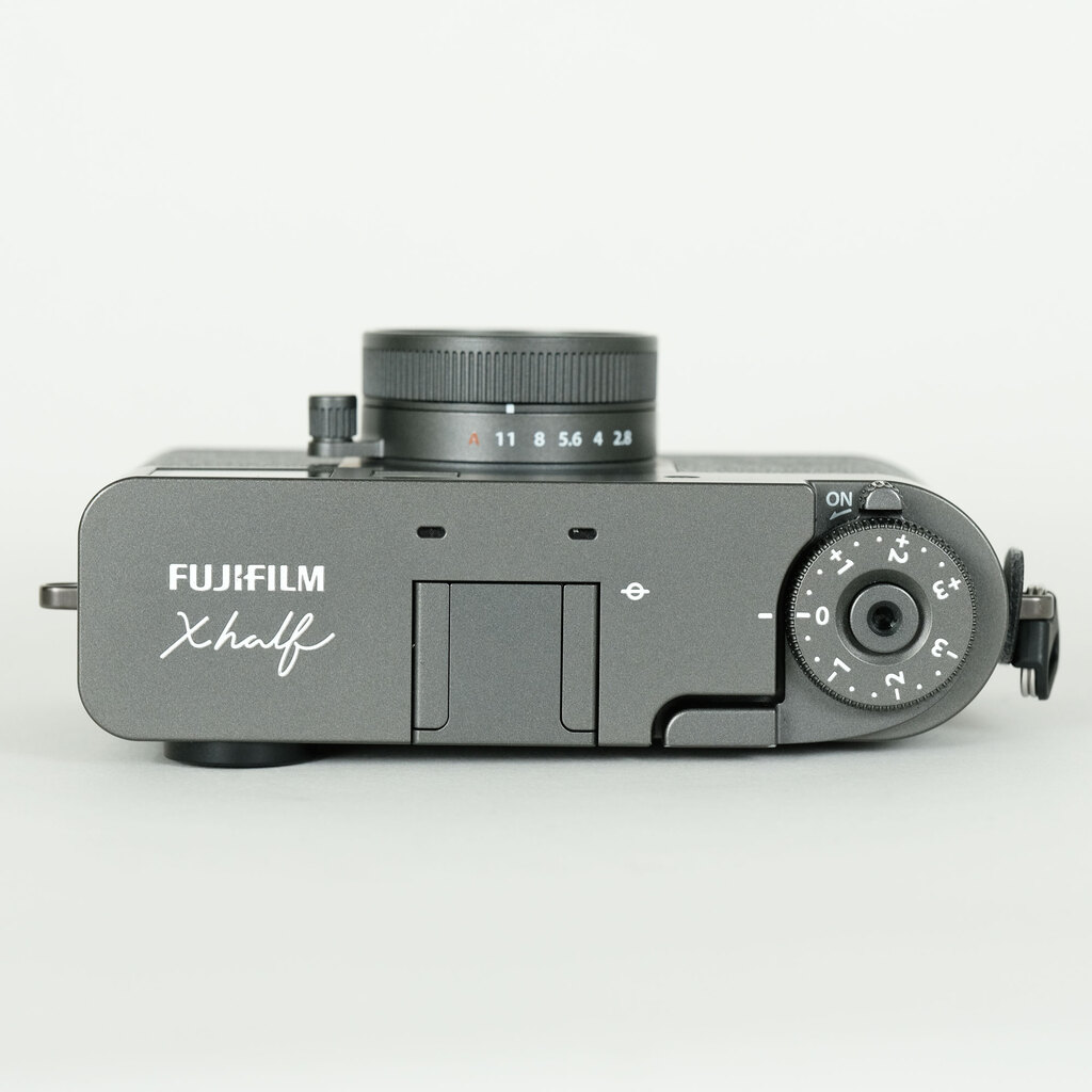 FUJIFILM X half X-HF1