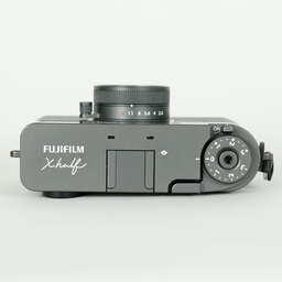 FUJIFILM X half X-HF1