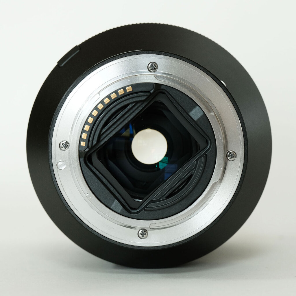 SONY FE 24-240mm F3.5-6.3 OSS SEL24240