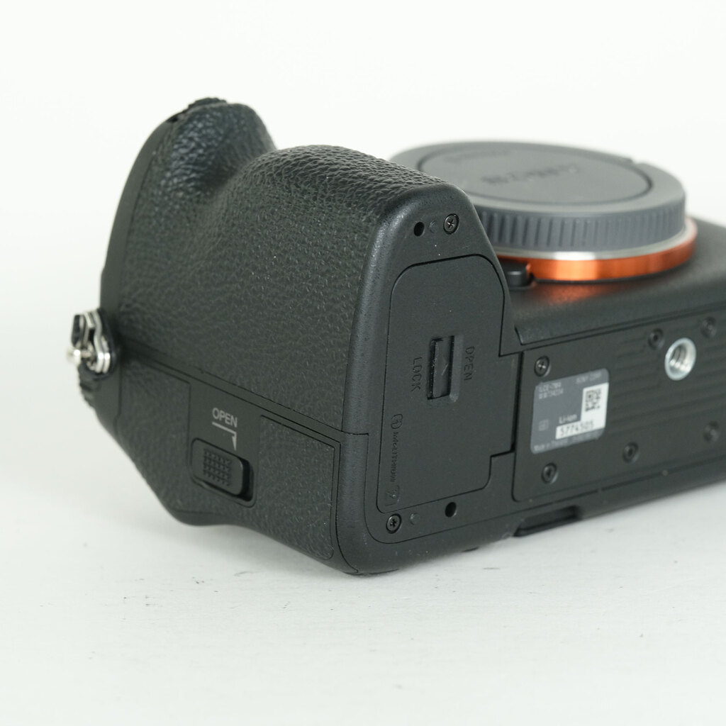 SONY α7 IV（ILCE-7M4）の出品 | ONE SCENE（ワンシーン）