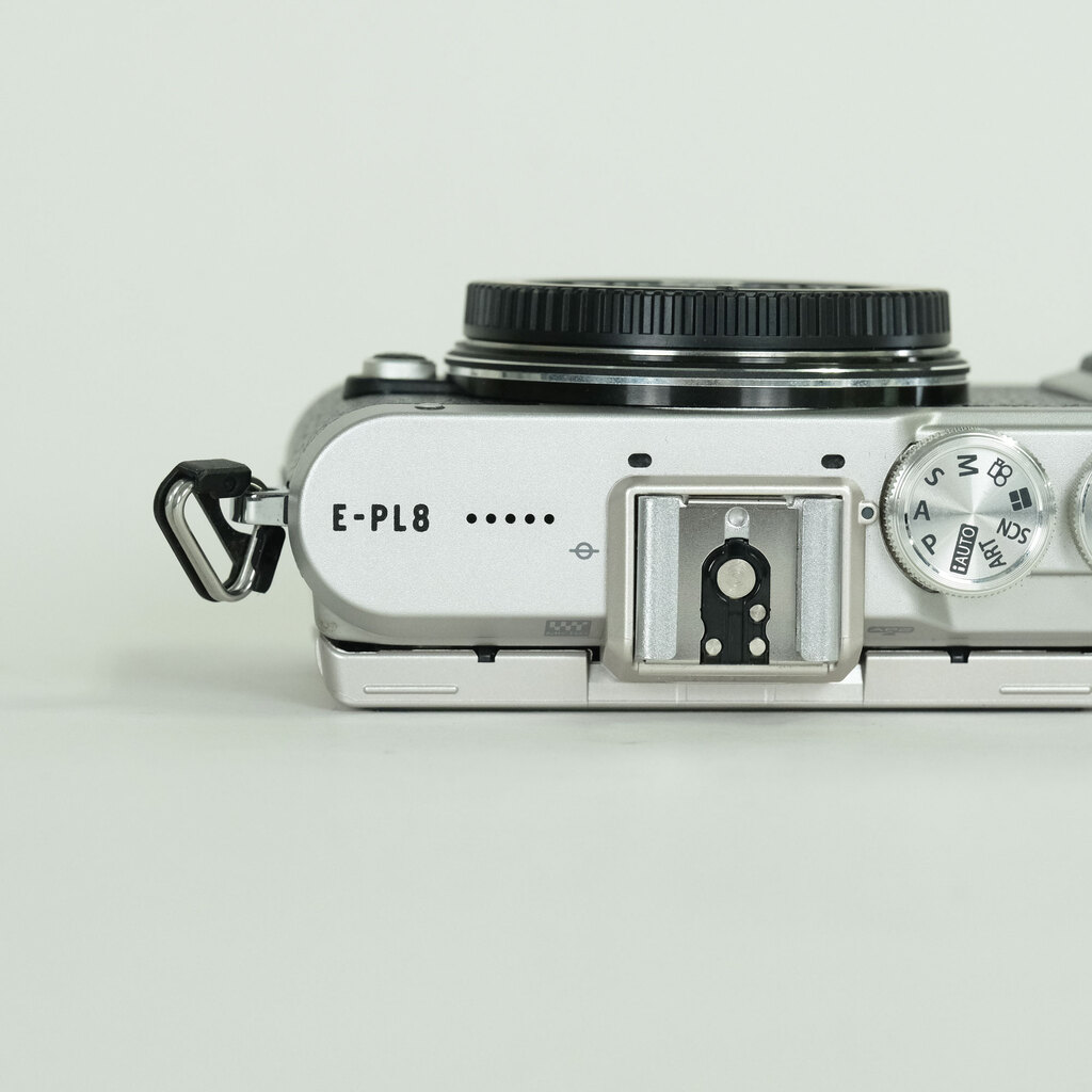 OLYMPUS PEN E-PL8