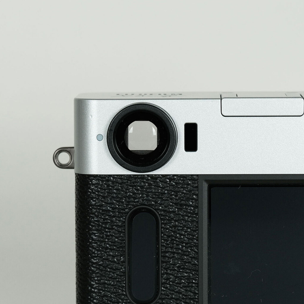 FUJIFILM X half X-HF1