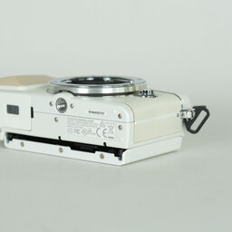 OLYMPUS PEN Lite E-PL7 ボディ ホワイト OLYMPUS PEN Lite E-PL7 ボディ ホワイト