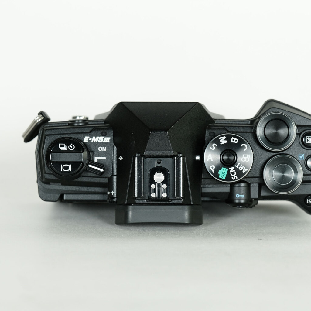 OLYMPUS OM-D E-M5 Mark III