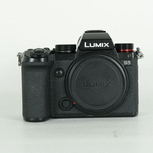 Panasonic LUMIX DC-S5を徹底解説。作例からおすすめレンズまで | ONE