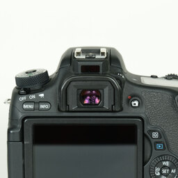 Canon EOS 8000D