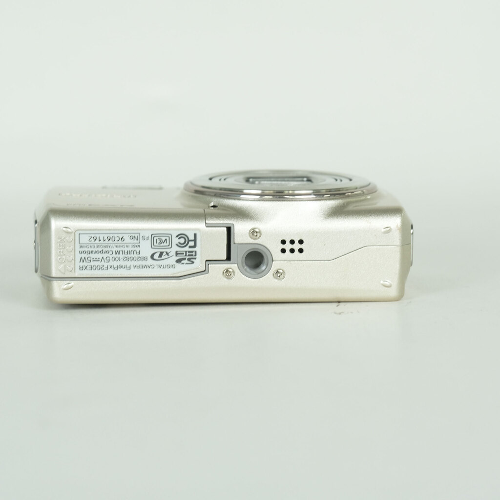 FUJIFILM FinePix F200EXR　シルバー