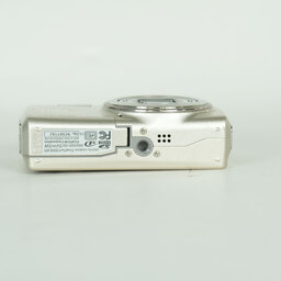 FUJIFILM FinePix F200EXR　シルバー