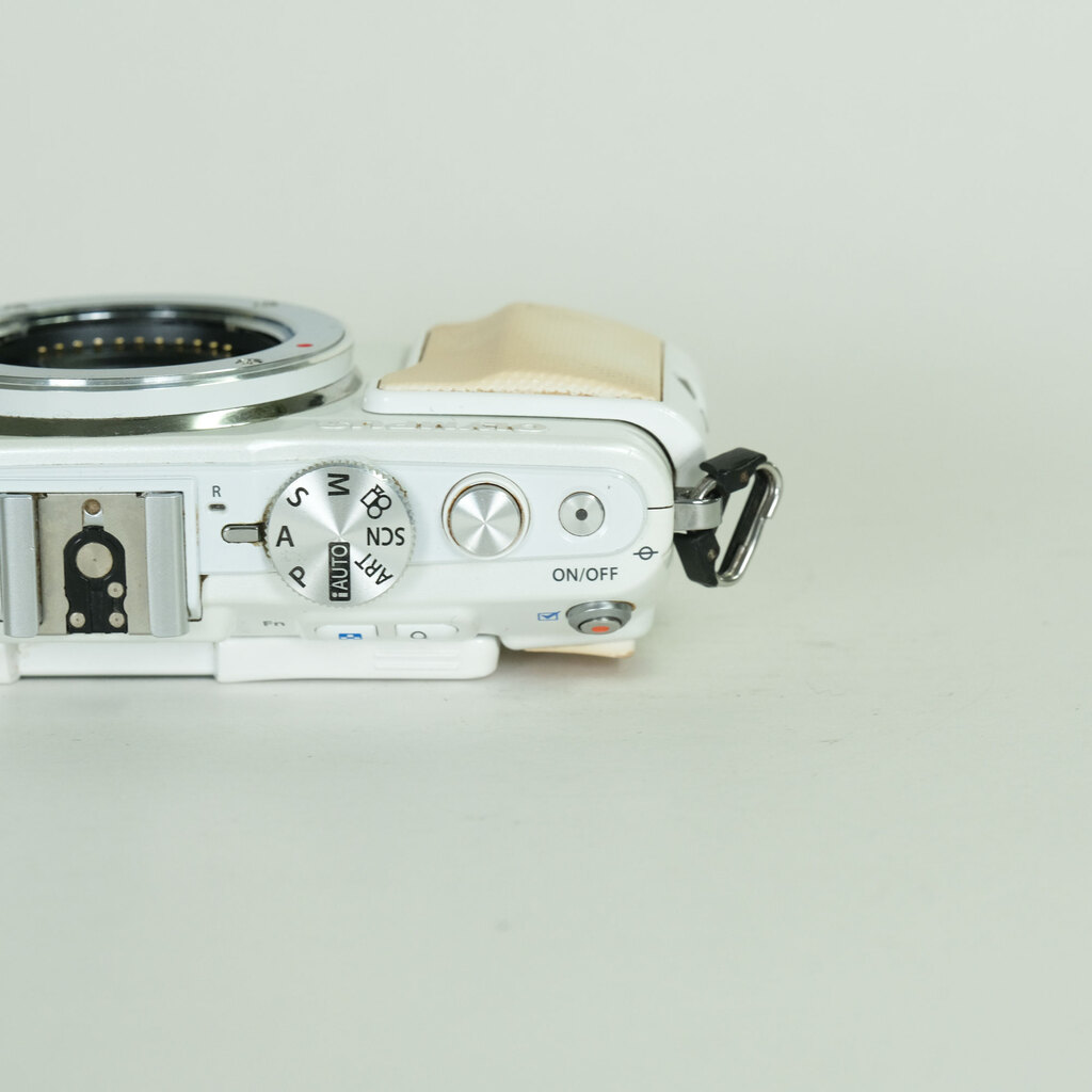 OLYMPUS PEN Lite E-PL6 ボディ ホワイト