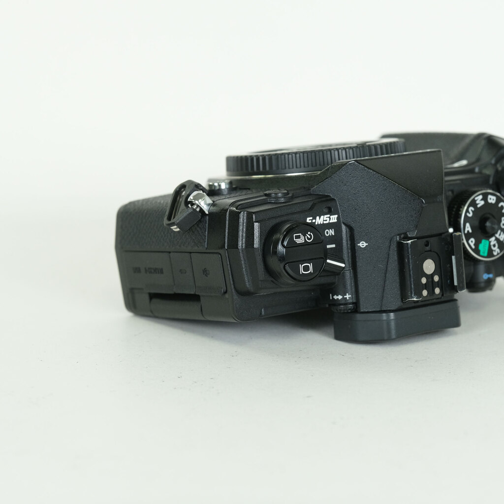 OLYMPUS OM-D E-M5 Mark III