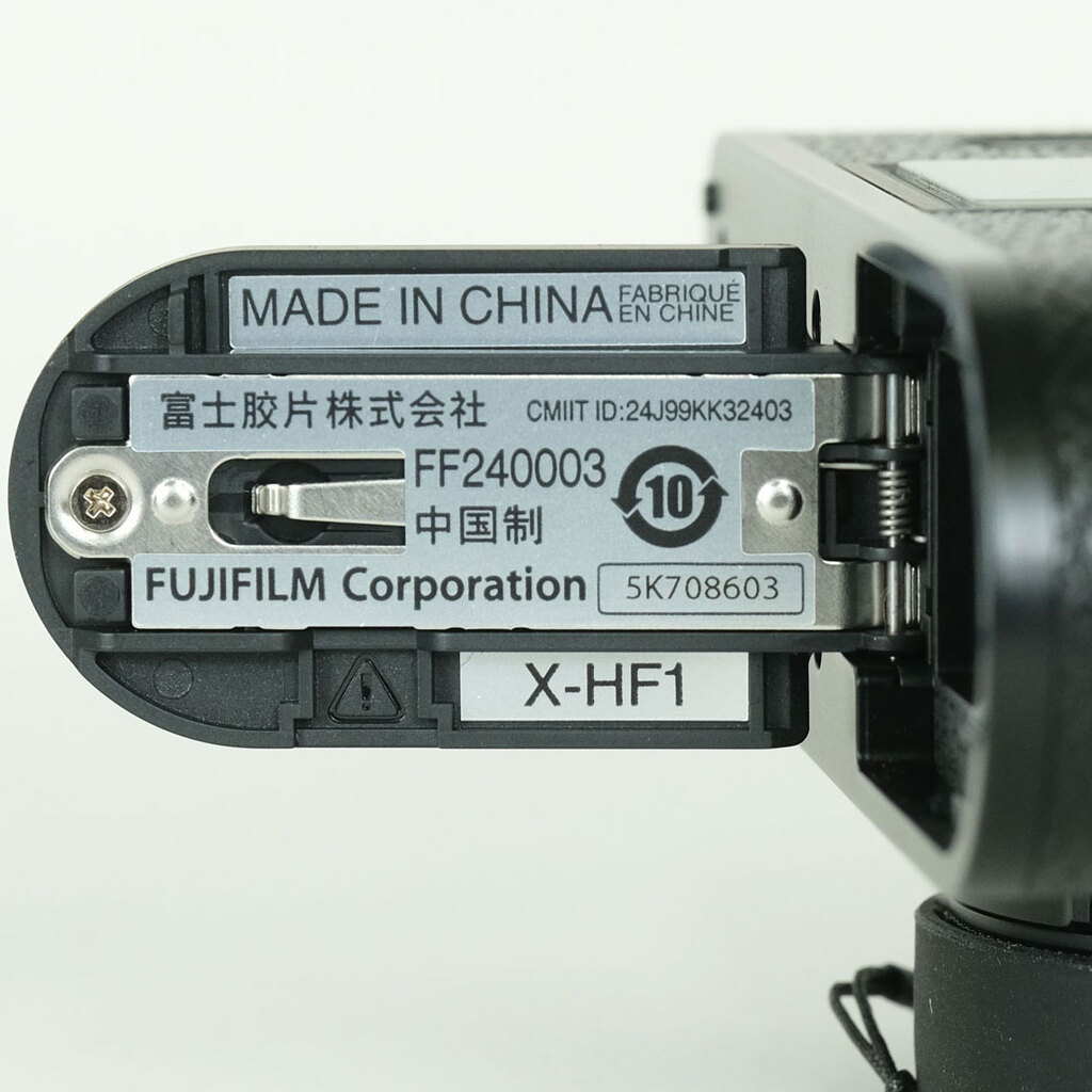 FUJIFILM X half X-HF1