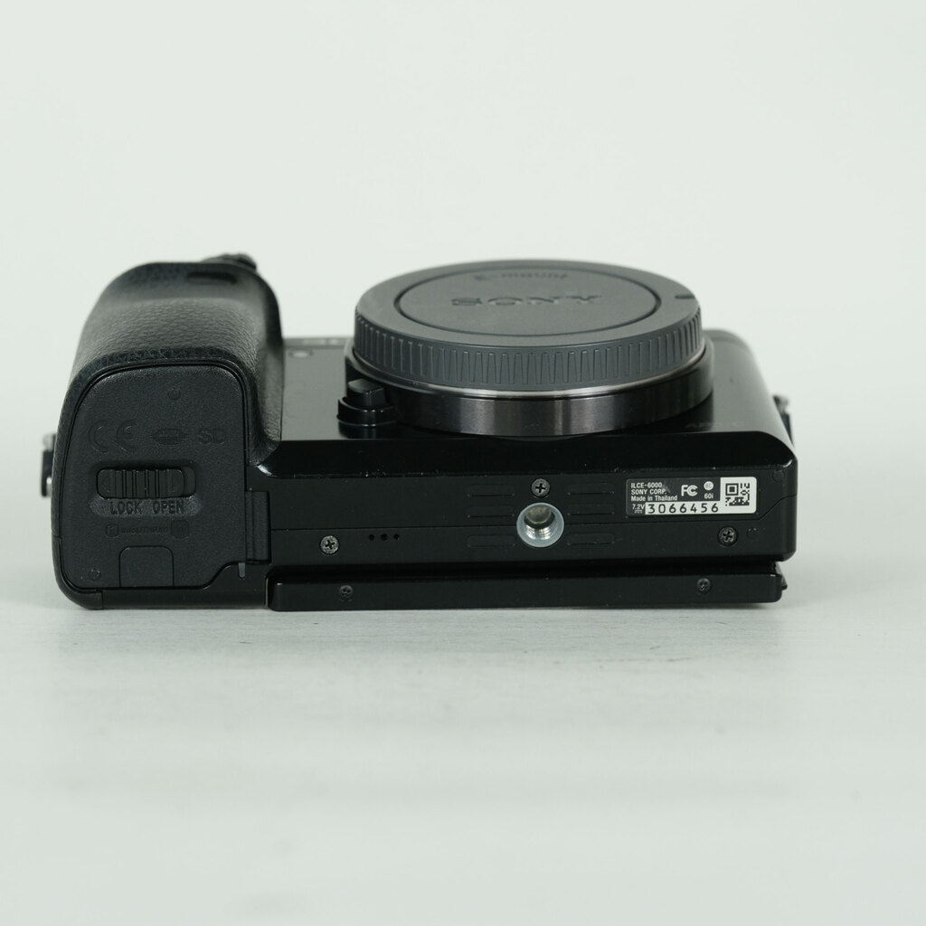 値下げ！　Sony α6000 ブラック SONY α6000（ILCE-6000）の出品 | ONE SCENE（ワンシーン）