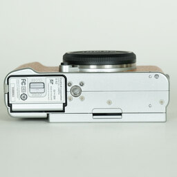 FUJIFILM X-A2 ボディ ブラウン