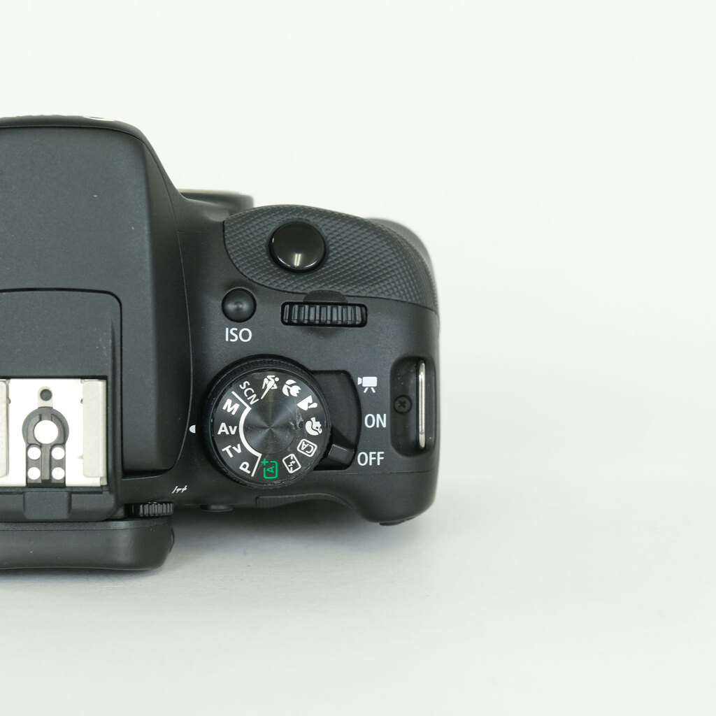 Canon EOS Kiss X7